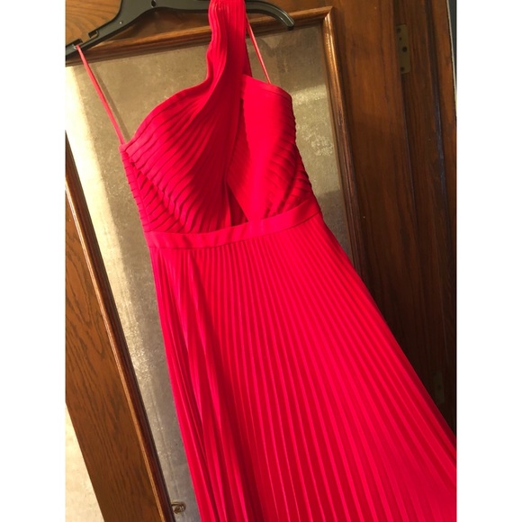 One shoulder strap long red dress. - Picture 2 of 5